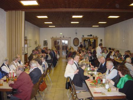 Das vollbesetzte Sngerheim