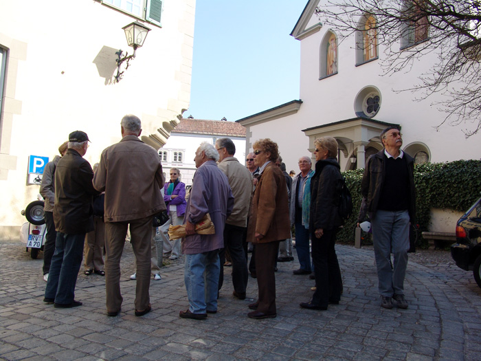 Warten auf den Stadtfhrer in Wangen
