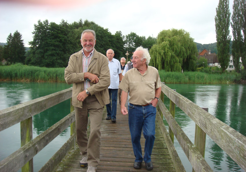 Auf dem Steg zur Insel Ward